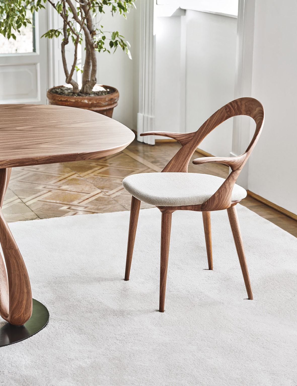 Ester Chair