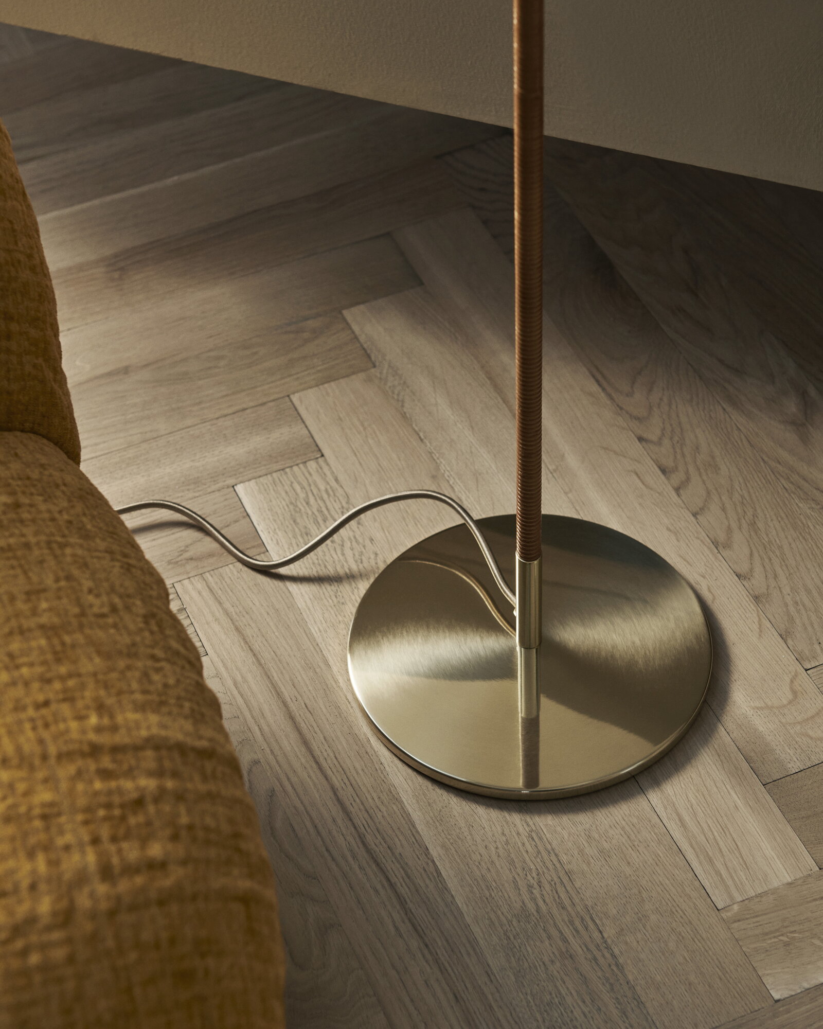 9602 Floor Lamp