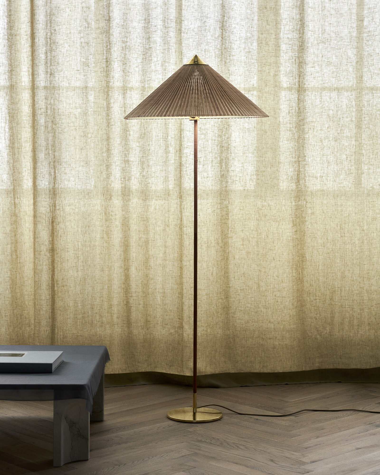 9602 Floor Lamp