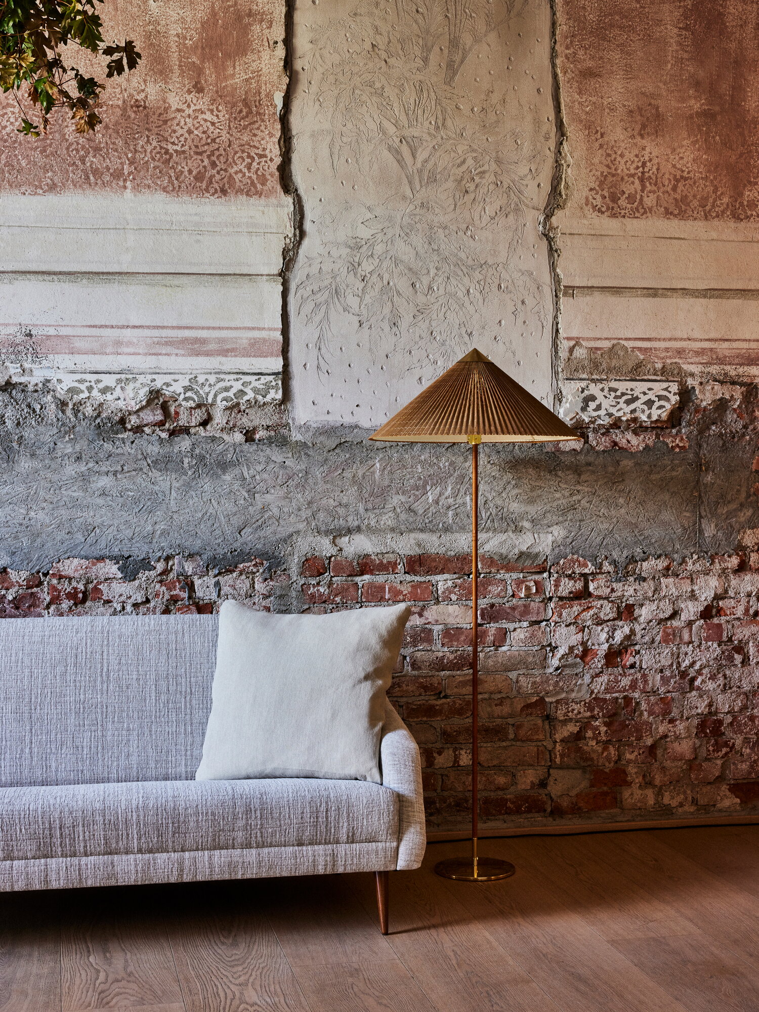 9602 Floor Lamp