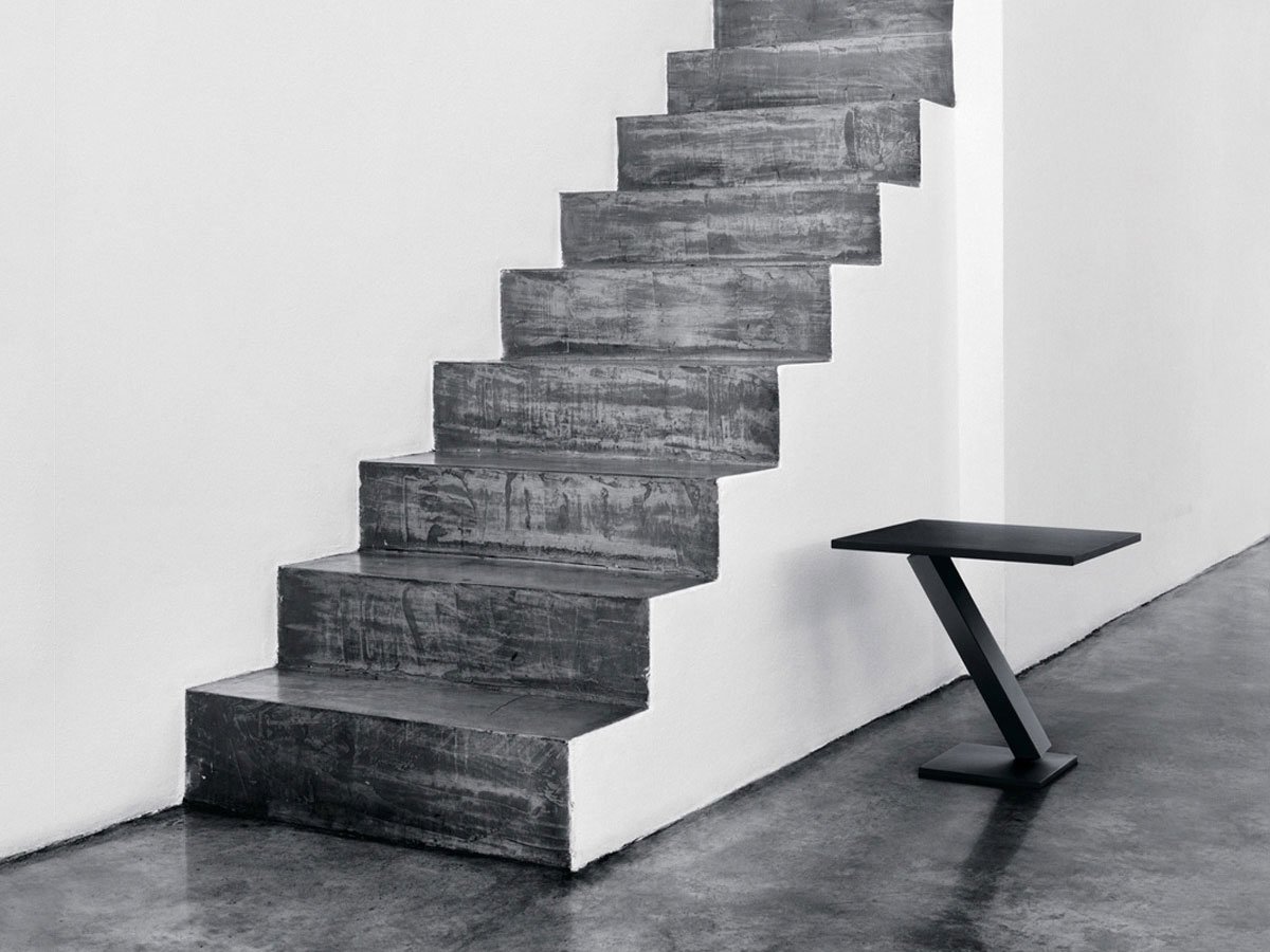 Desalto Element side table beside a concrete staircase