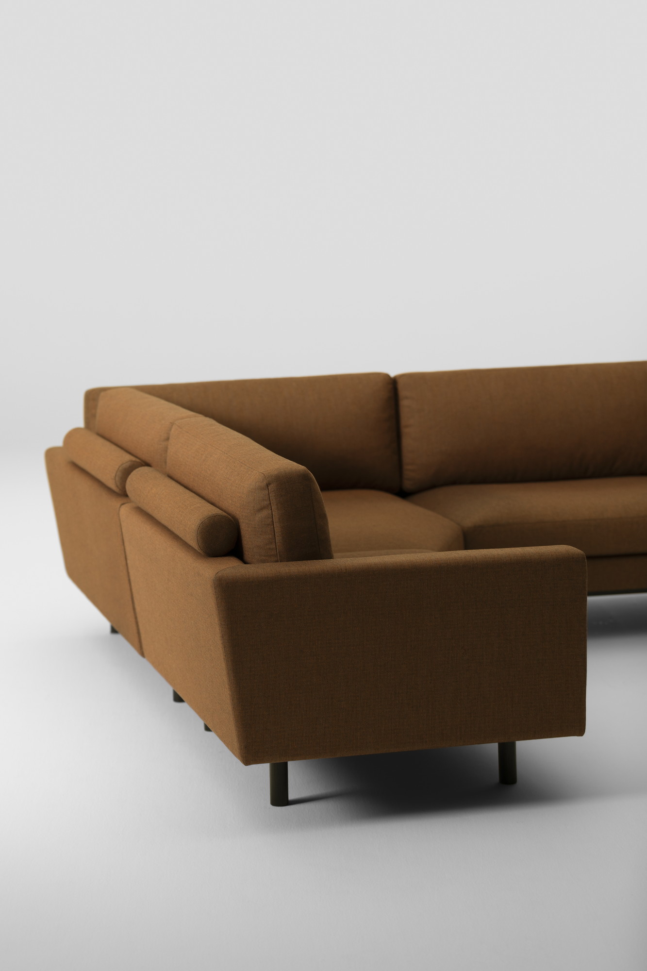 Maruni Hiroshima sofa three-quarter view