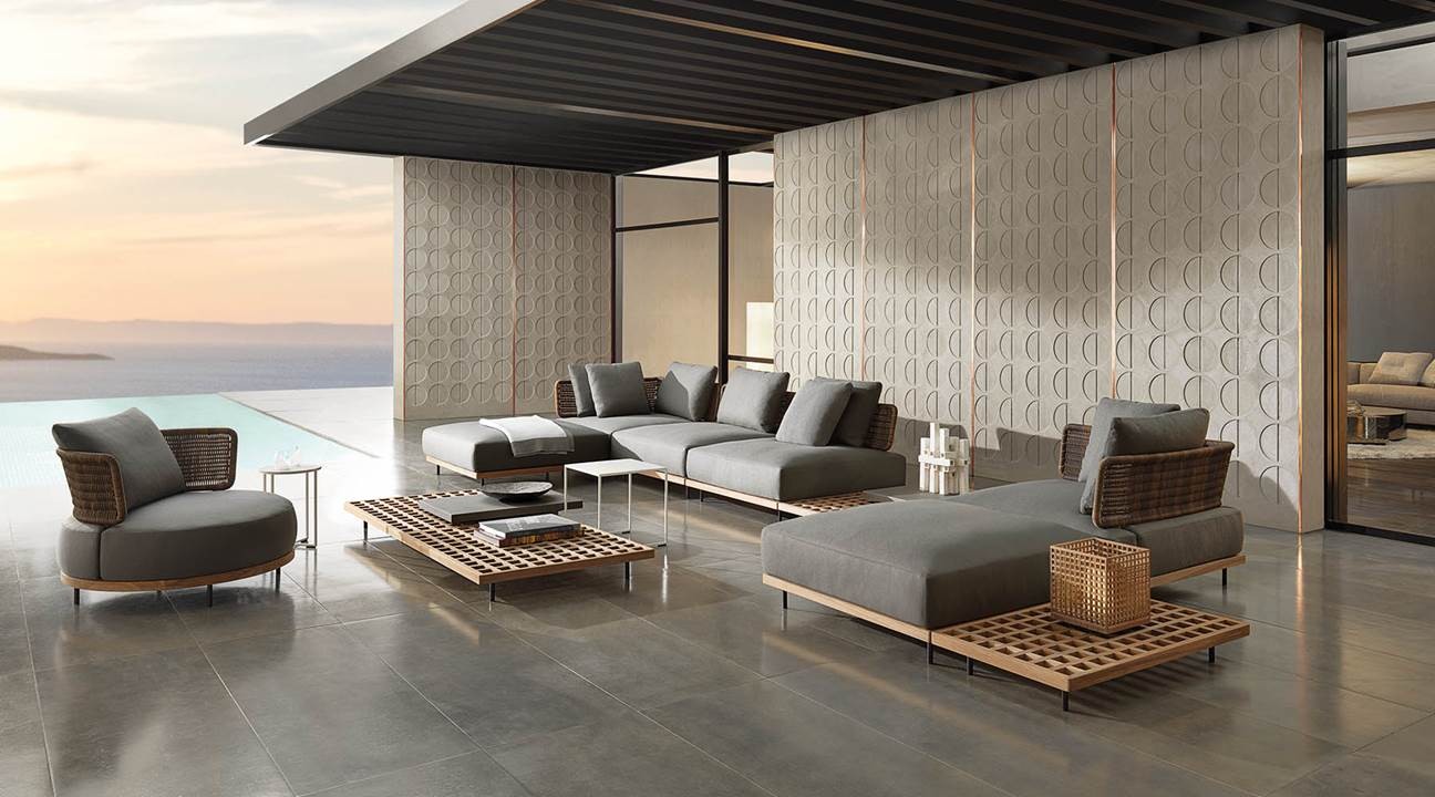 Minotti Quadrado outdoor lounge with coffee tables